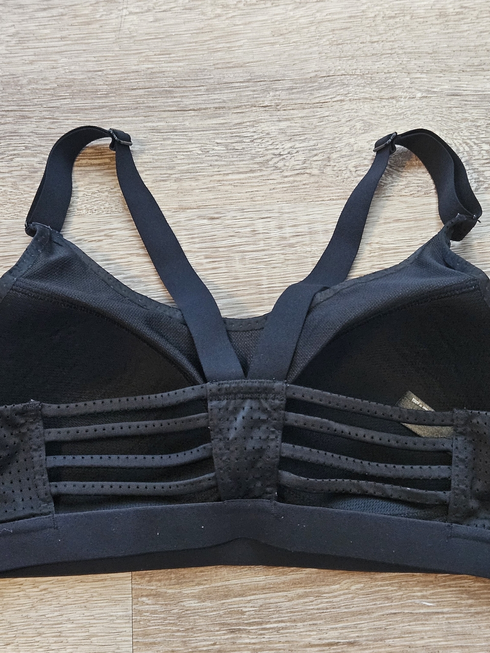 Victoria's Secret Black Perforated Wireless Sports Bra Size 34C - Picture 4 of 6
